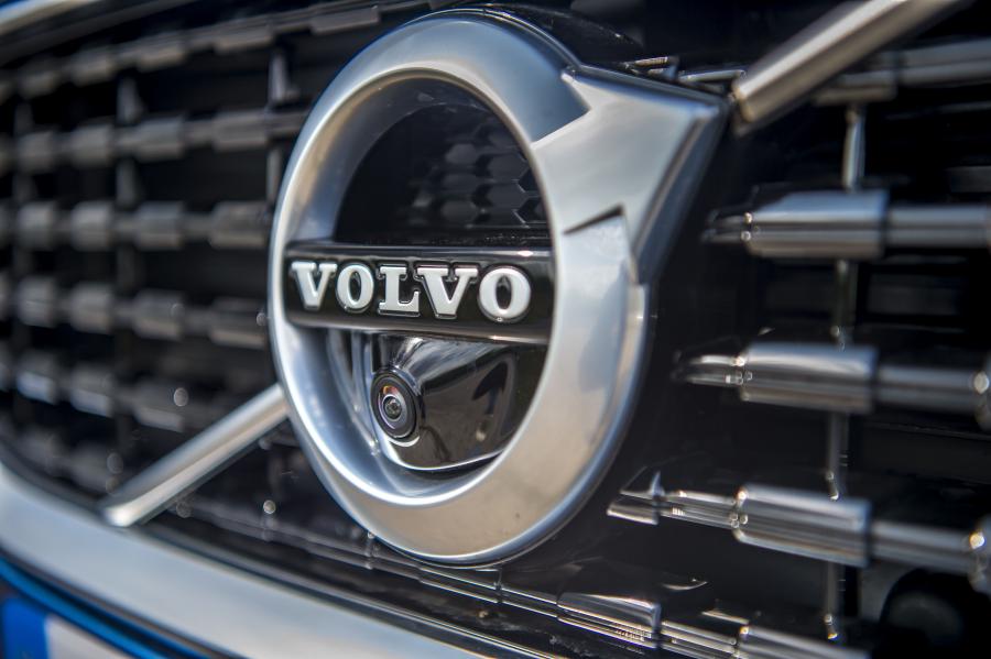 Колеса Volvo V60 T8 R-Design 2019 года  (UK) (фото 14 из 32)